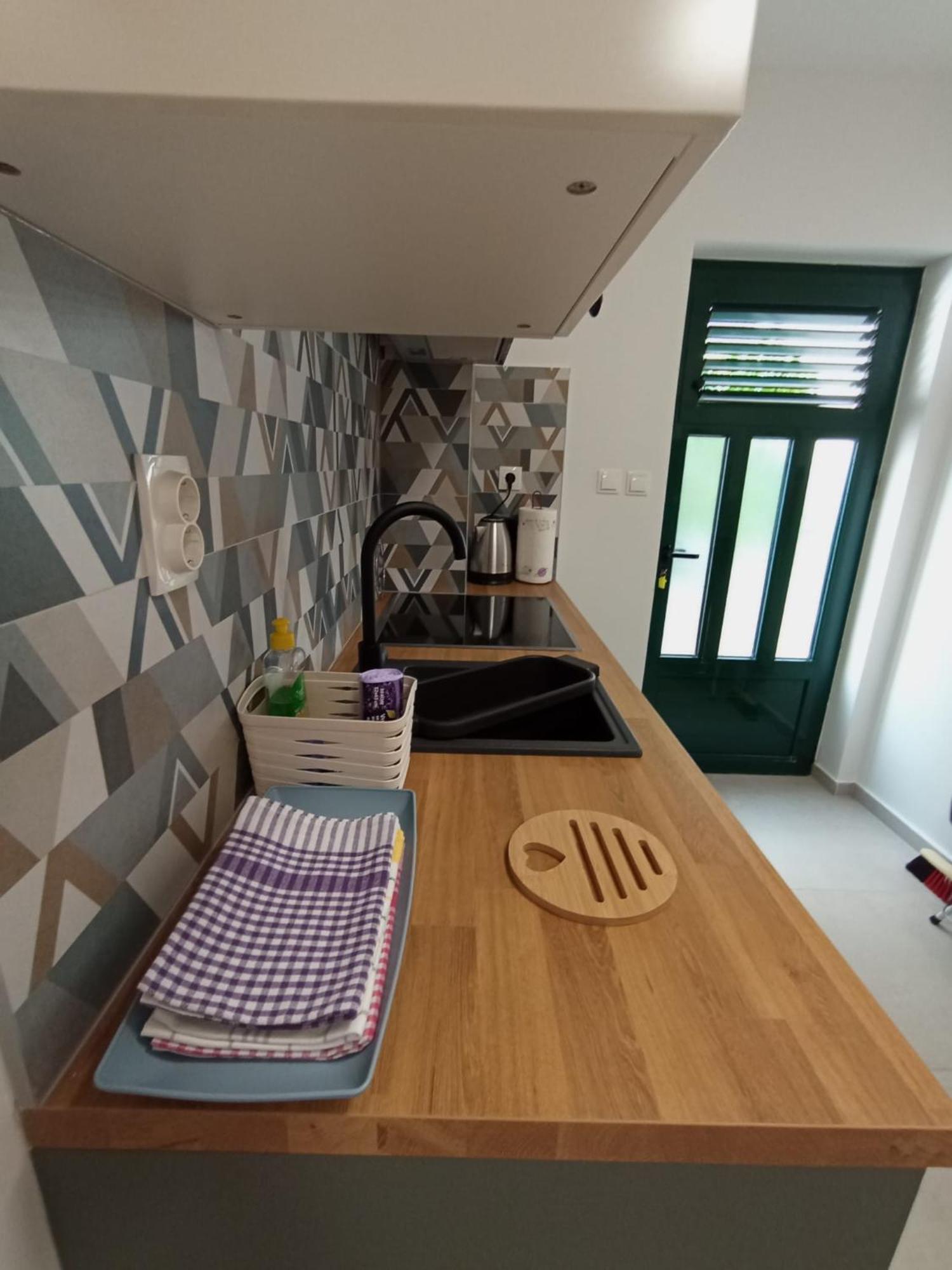 Family Apartments Leona Makarska Exteriör bild
