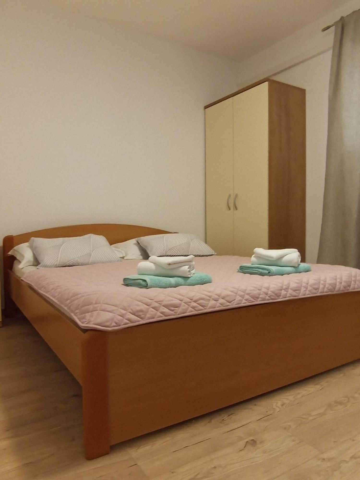 Family Apartments Leona Makarska Exteriör bild