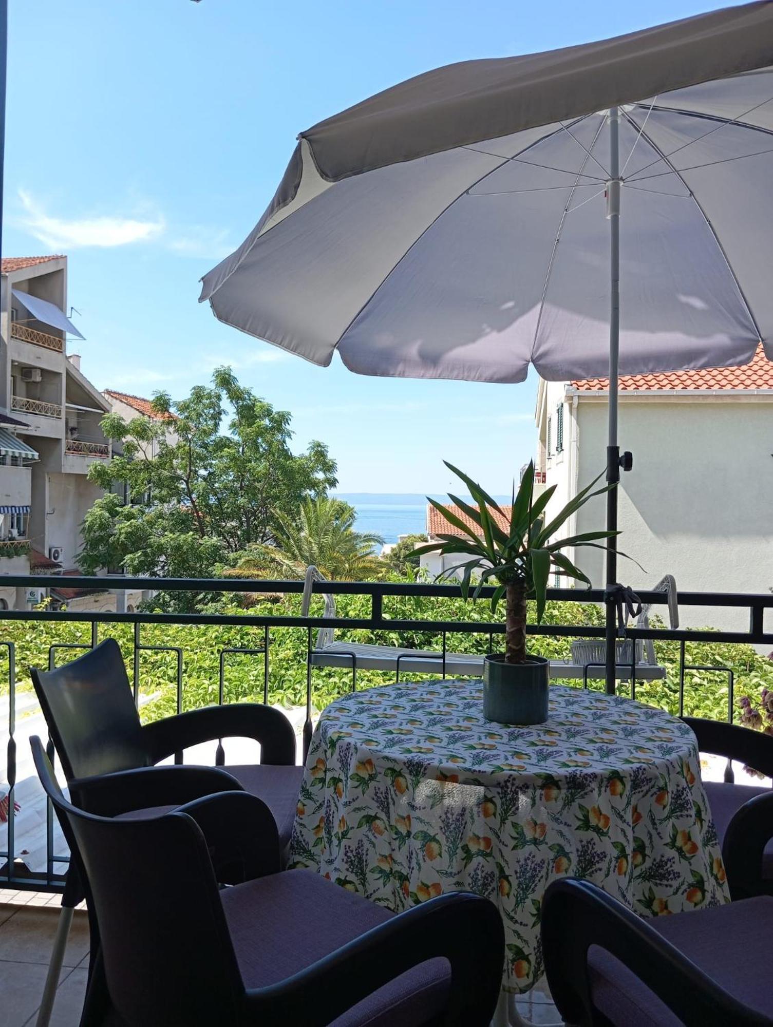 Family Apartments Leona Makarska Exteriör bild