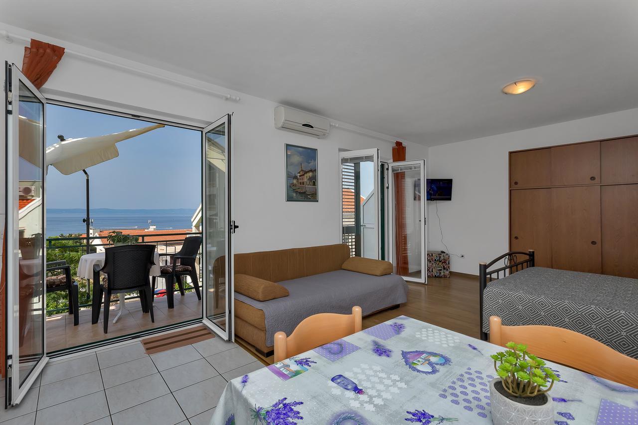 Family Apartments Leona Makarska Exteriör bild