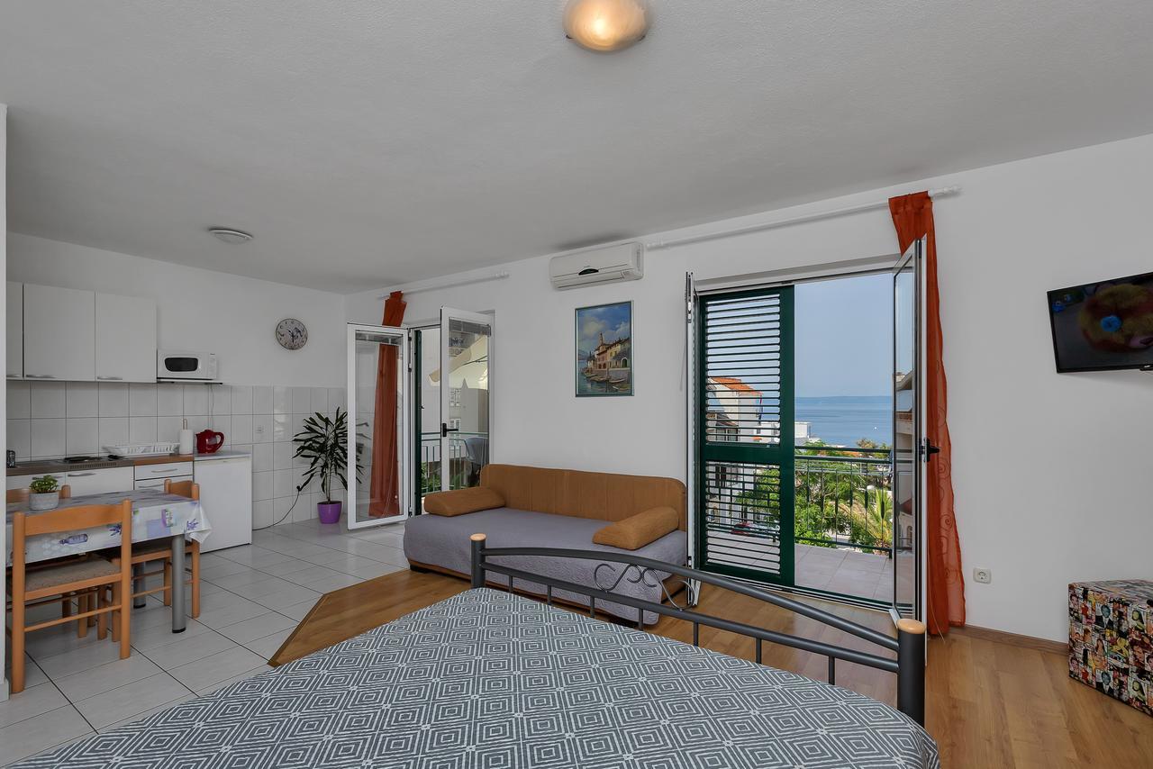 Family Apartments Leona Makarska Exteriör bild