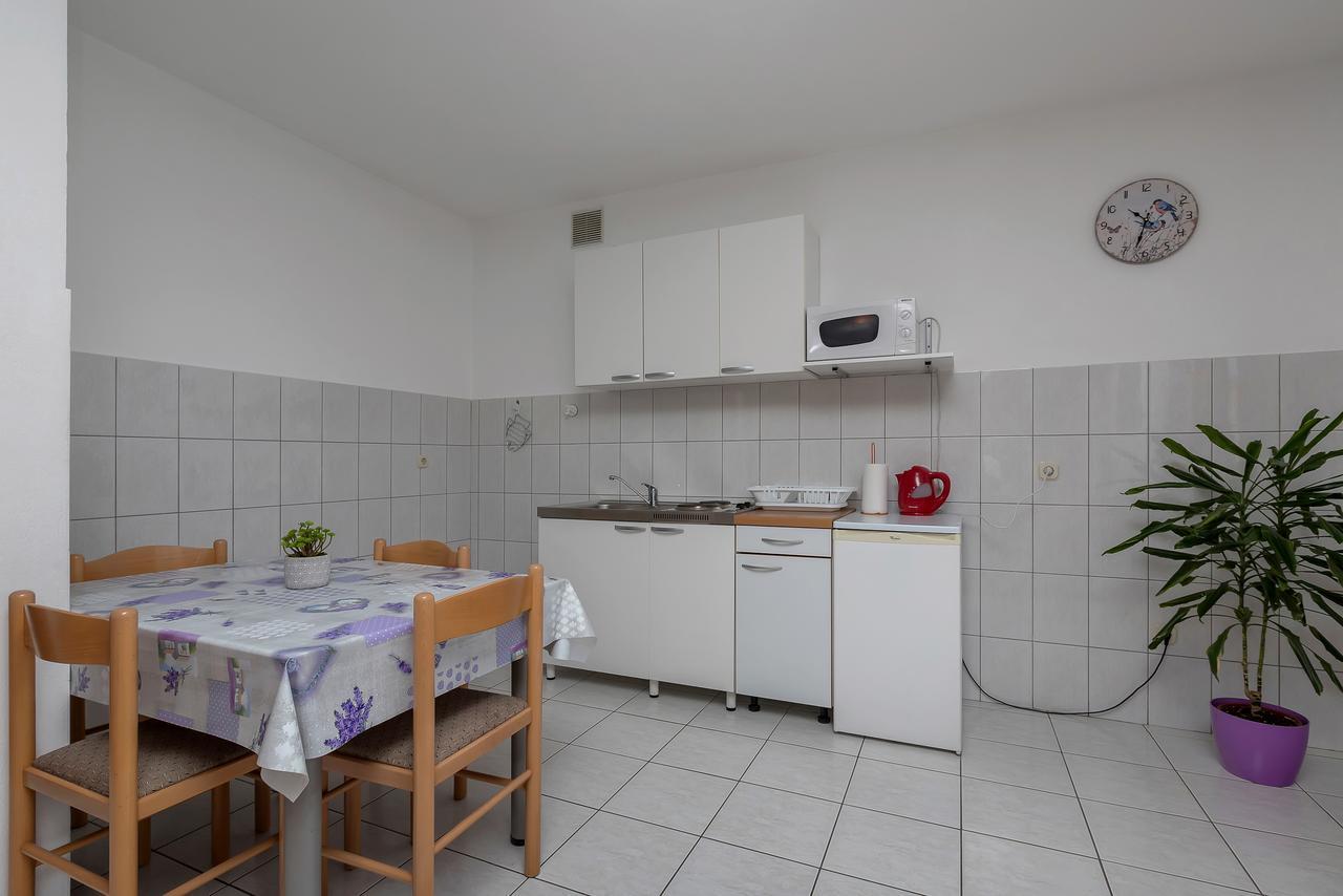 Family Apartments Leona Makarska Exteriör bild