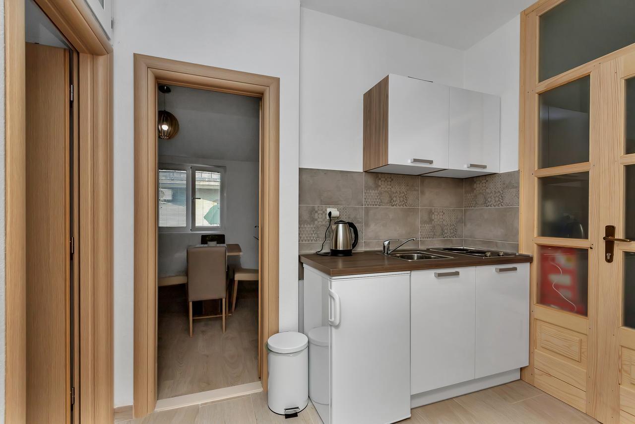 Family Apartments Leona Makarska Exteriör bild