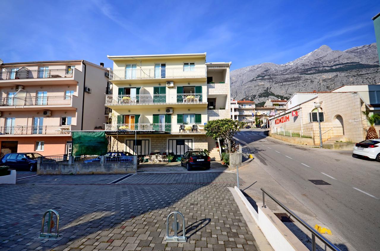 Family Apartments Leona Makarska Exteriör bild