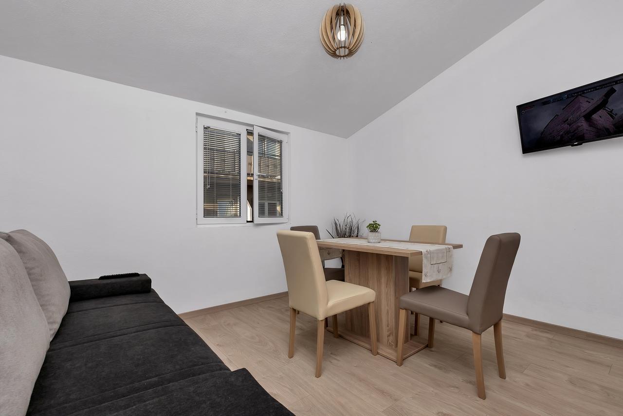 Family Apartments Leona Makarska Exteriör bild